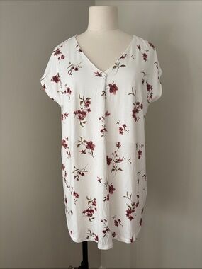 Reitmans White V-Neck Floral Tunic with Burgundy Blossoms
